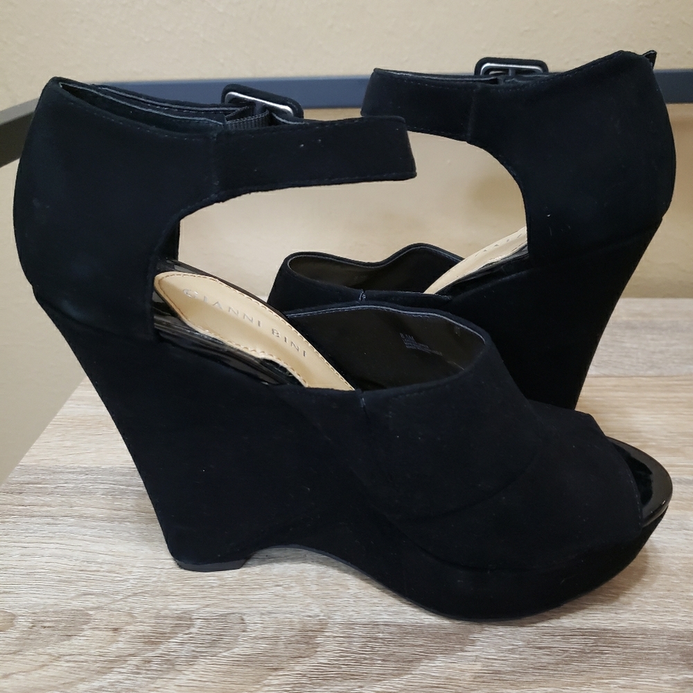 Gianni Bini black wedge sandals size 7.5
